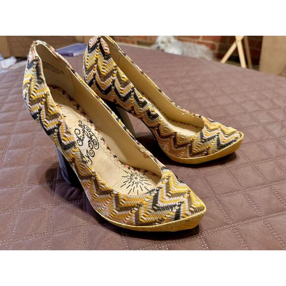 Naughty Monkey Women's Platform Heels w. Embroidered Exterior, Snakeskin - 6 - Picture 3 of 12